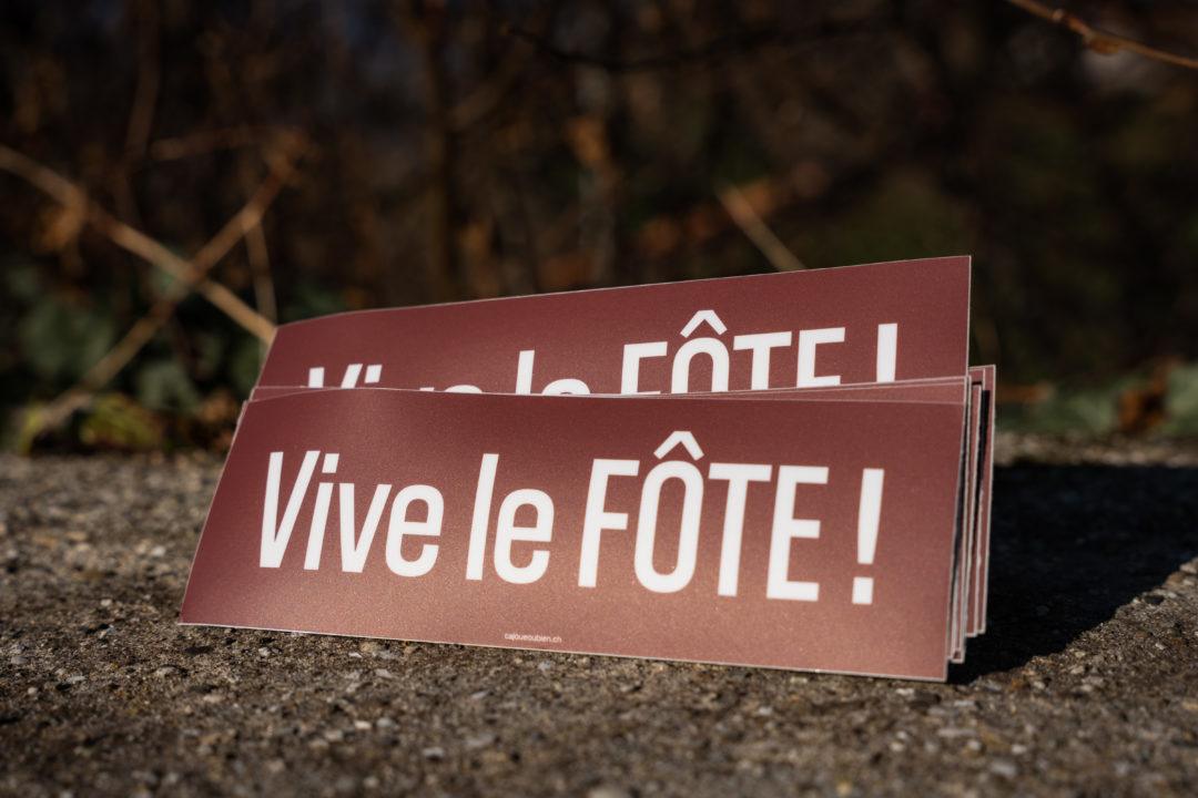 autocollant : Vive le fôte. Impossible d’aller au match sans celui-là.